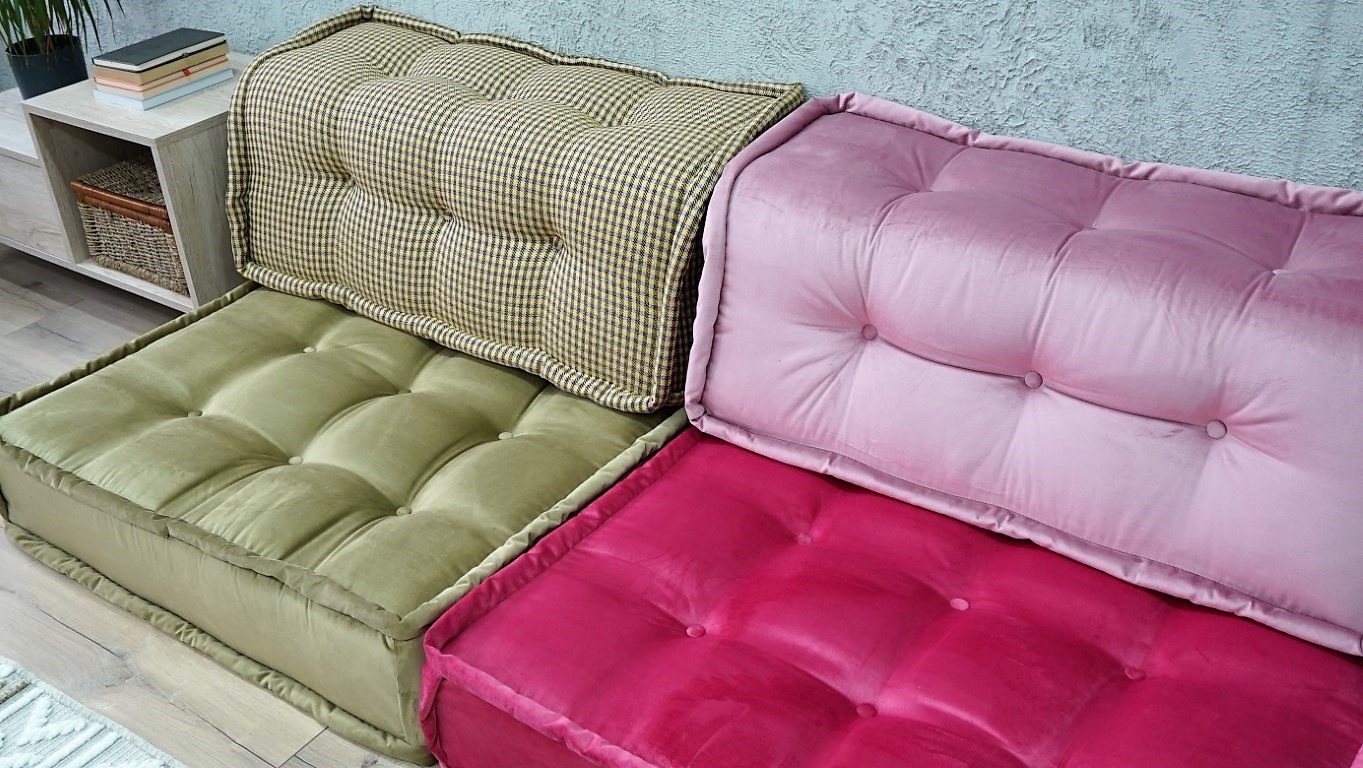 brown-pink-couch-5.jpg Green and Pink Couch in The Floor - Image 1